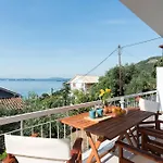 Reana Elegant Apartments By Konnect, Barbati